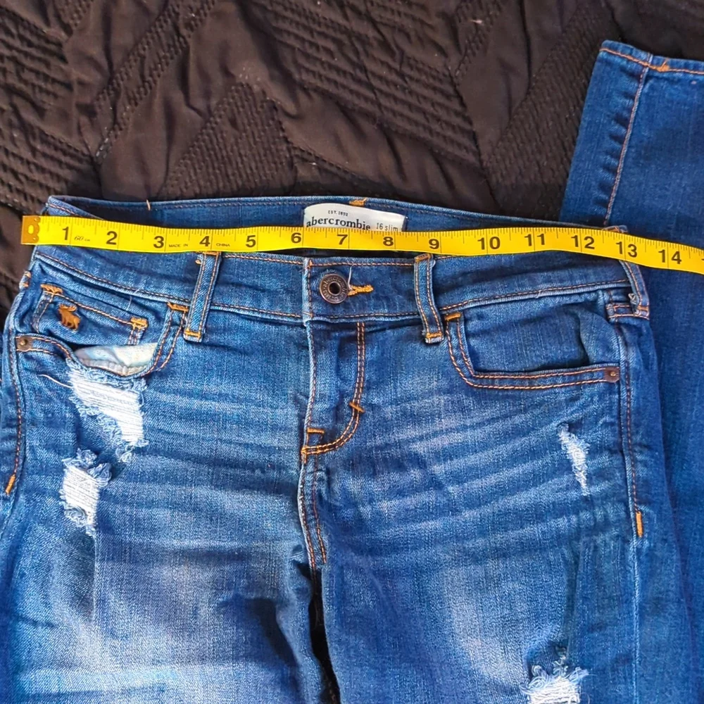 Slightly distressed skinnies - Picture 4 of 7